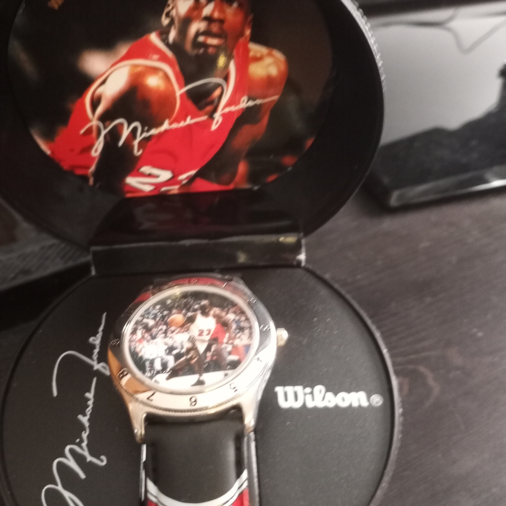 Watch - Picture 2 of 3